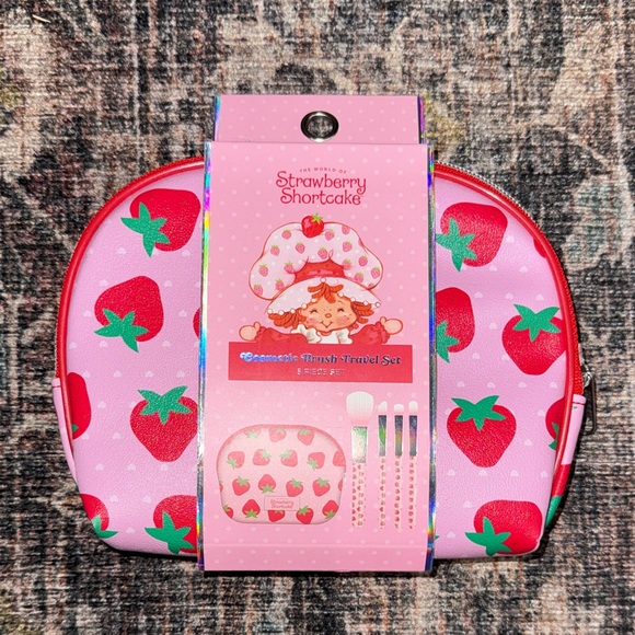 Strawberry Shortcake Cosmetic Brush Travel Set - Picture 2 of 3